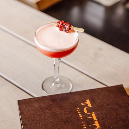 培泊维莫斯酒店 阿德莱德 外观 照片 A Clover Club cocktail