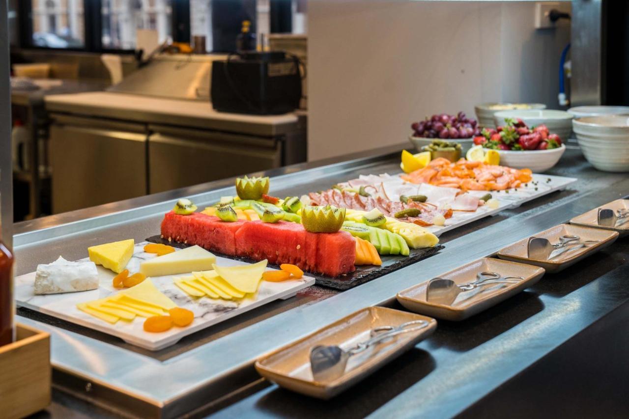 培泊维莫斯酒店 阿德莱德 外观 照片 A buffet at a hotel