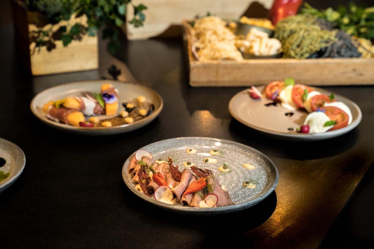 培泊维莫斯酒店 阿德莱德 外观 照片 A selection of tapas