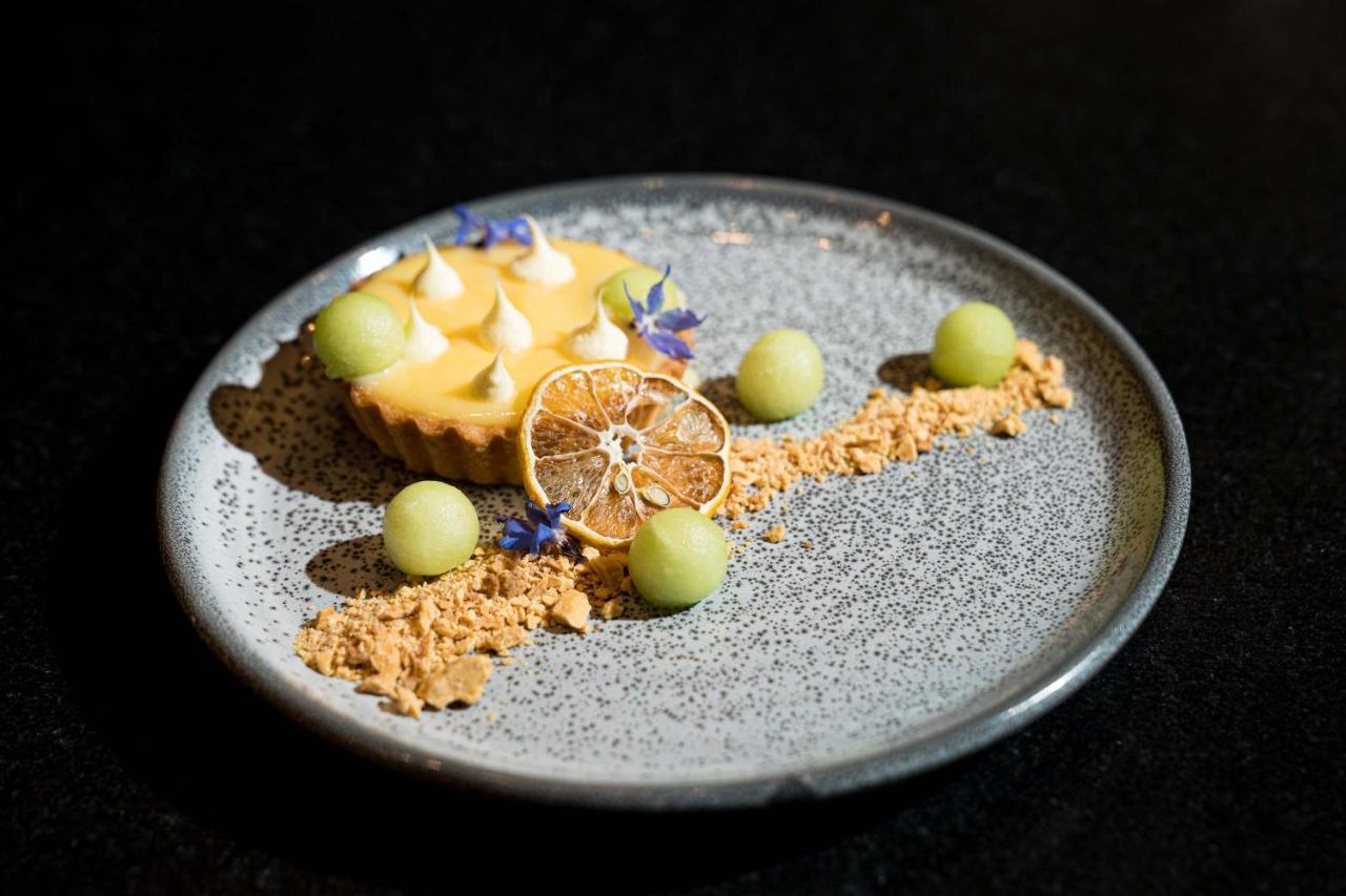 培泊维莫斯酒店 阿德莱德 外观 照片 A lemon meringue tart