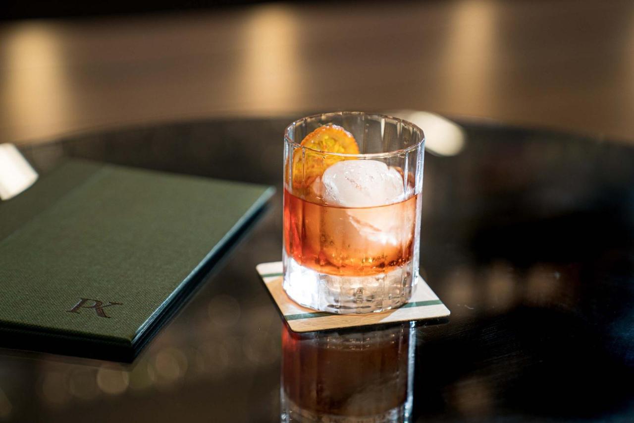 培泊维莫斯酒店 阿德莱德 外观 照片 A Negroni cocktail