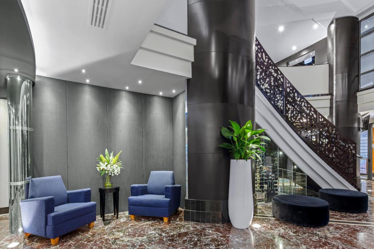 培泊维莫斯酒店 阿德莱德 外观 照片 The lobby of the hotel