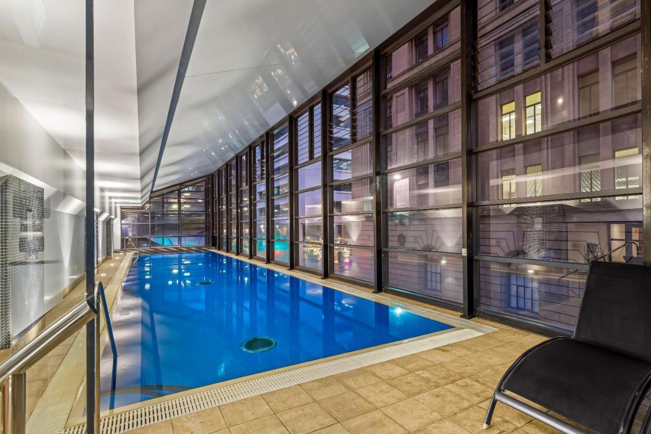 培泊维莫斯酒店 阿德莱德 外观 照片 The pool at the hotel
