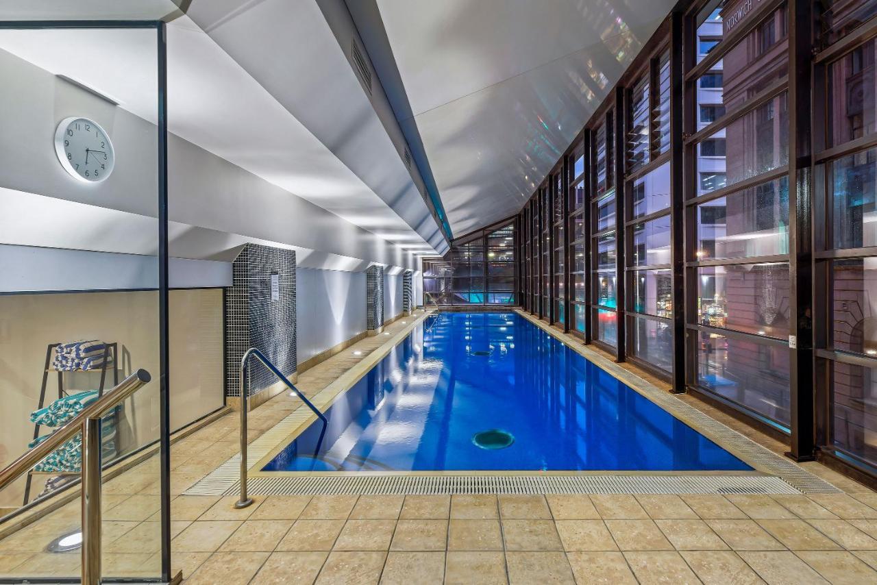 培泊维莫斯酒店 阿德莱德 外观 照片 The pool at the Ritz-Carlton, Melbourne
