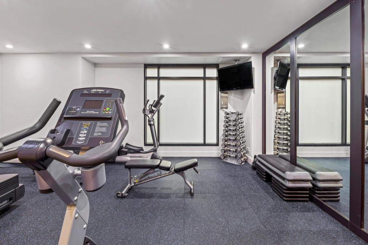 培泊维莫斯酒店 阿德莱德 外观 照片 The gym at the hotel