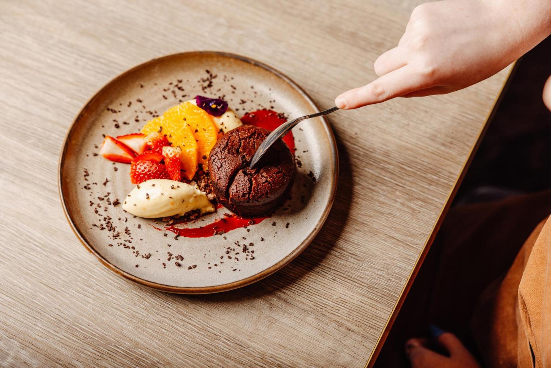 培泊维莫斯酒店 阿德莱德 外观 照片 A chocolate dessert